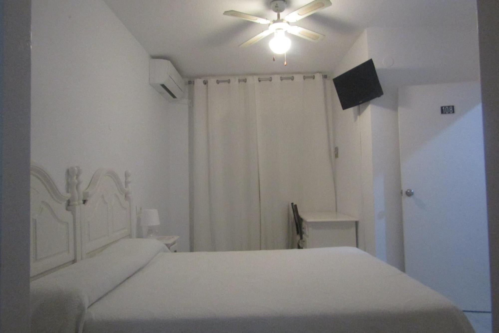 Hostal Andalucia Almuñécar Eksteriør billede